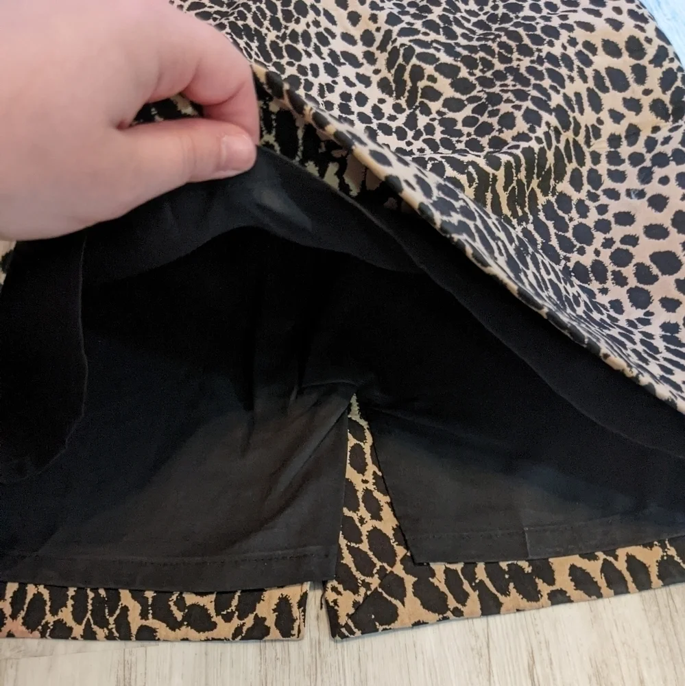 Outback Red Leopard Print Pencil Skirt with Small‎ Back Slit Size 4